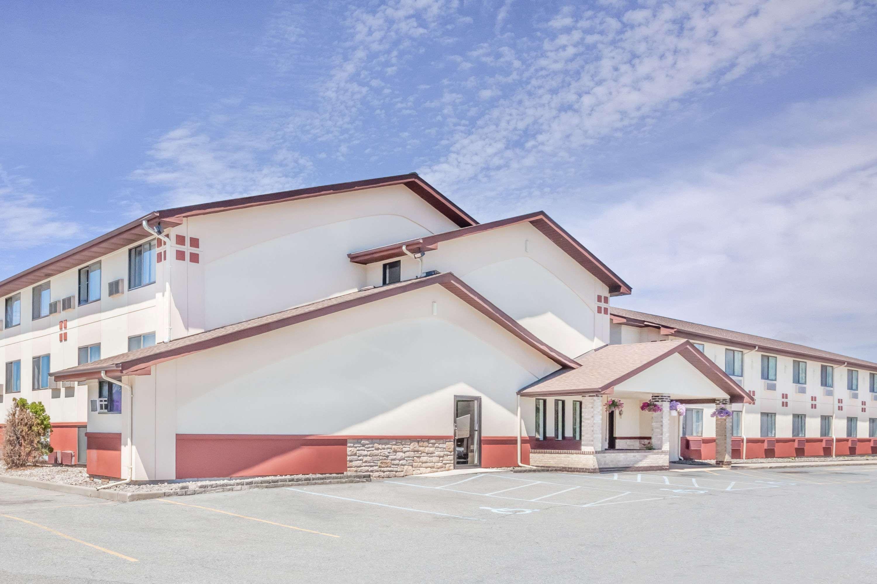 Super 8 By Wyndham Montgomery Maybrook Exterior foto