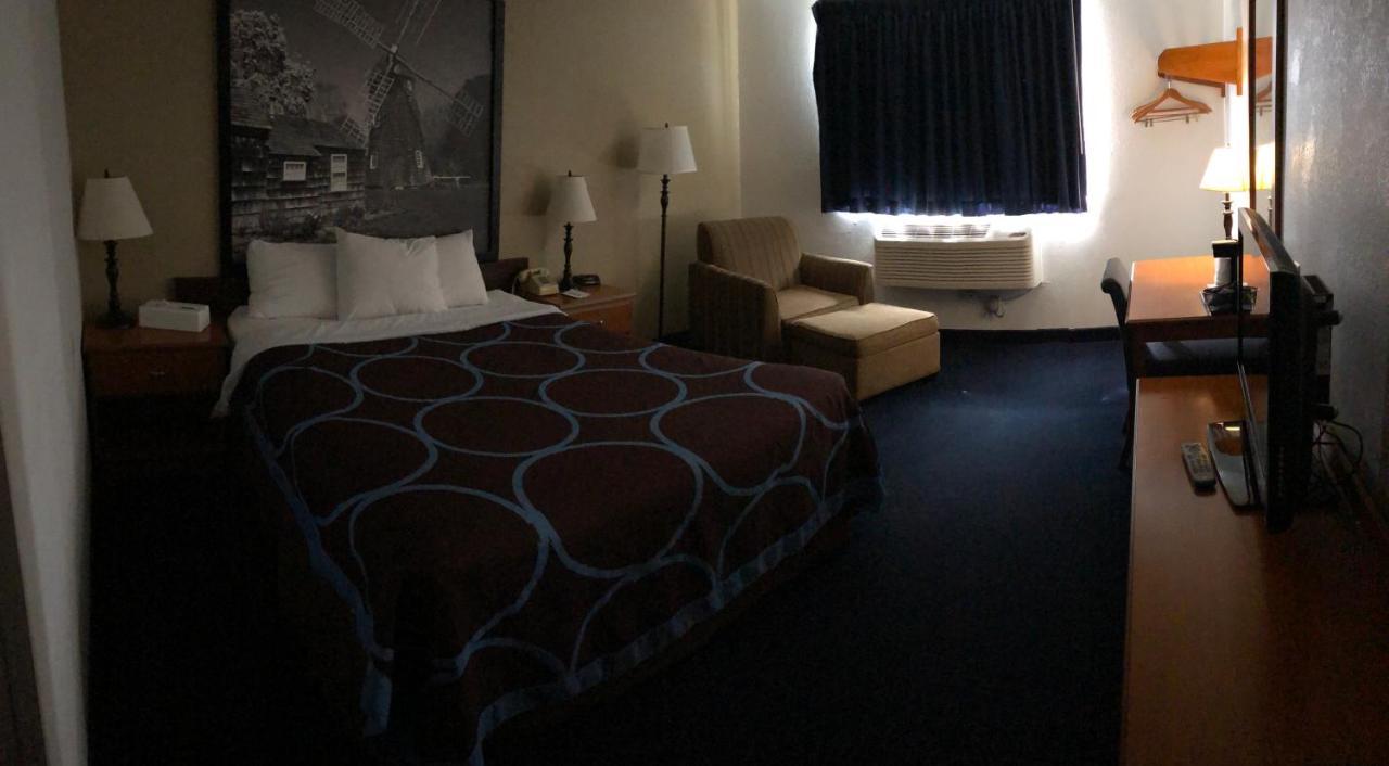 Super 8 By Wyndham Montgomery Maybrook Exterior foto